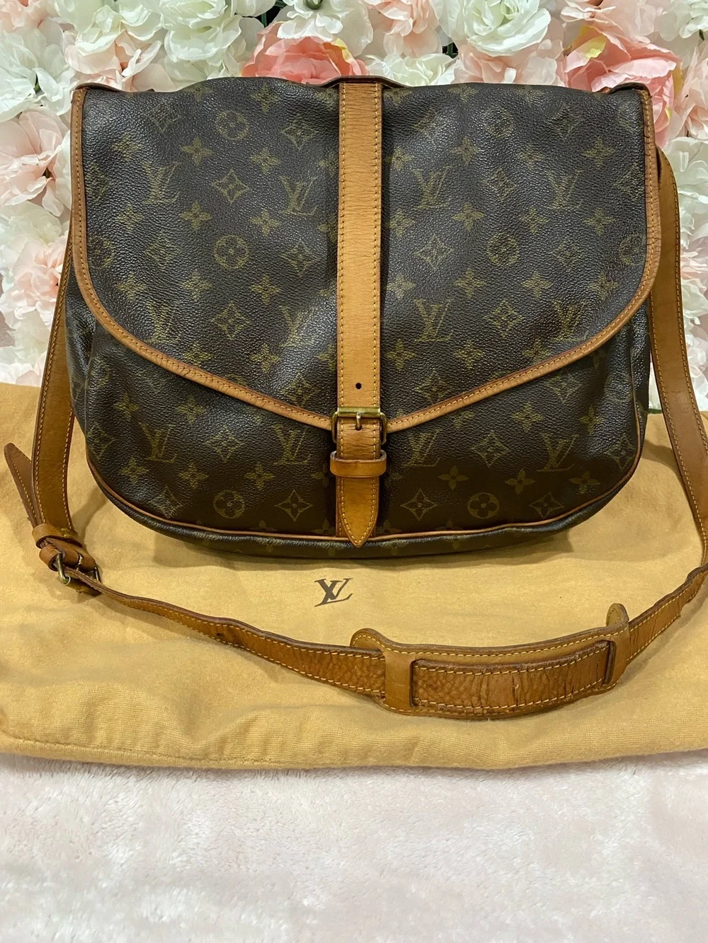 Louis Vuitton Saumur 35